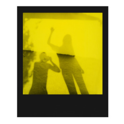 Филм Polaroid Black & Yellow 600 Film Duochrome Edition
